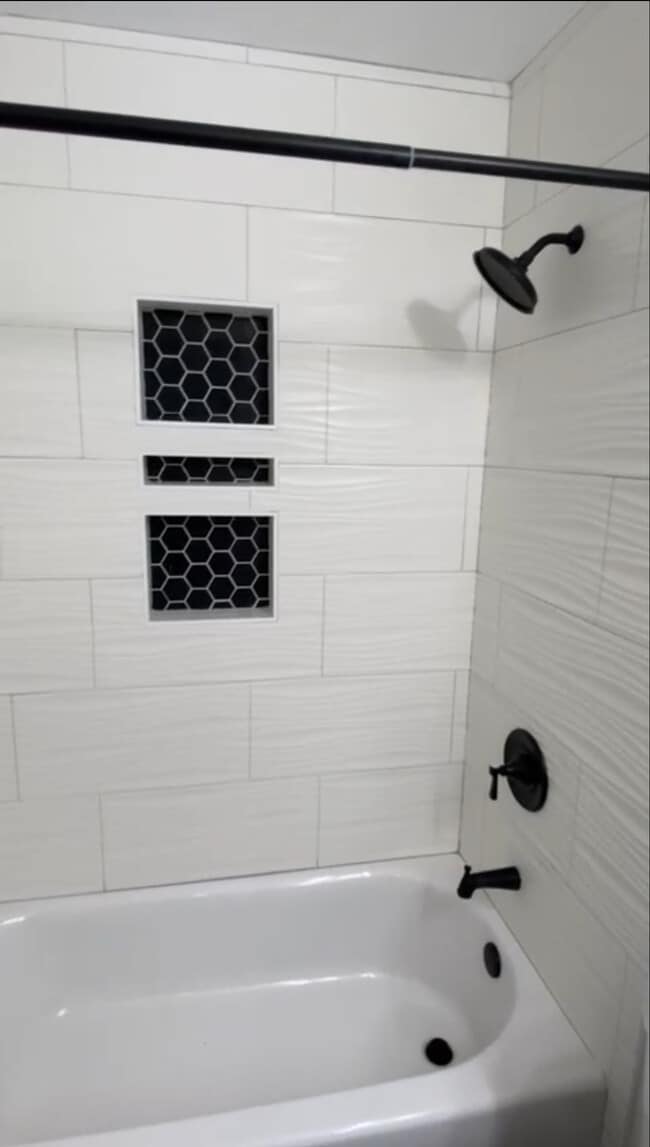 Building Photo - 8903 Rosewood Way