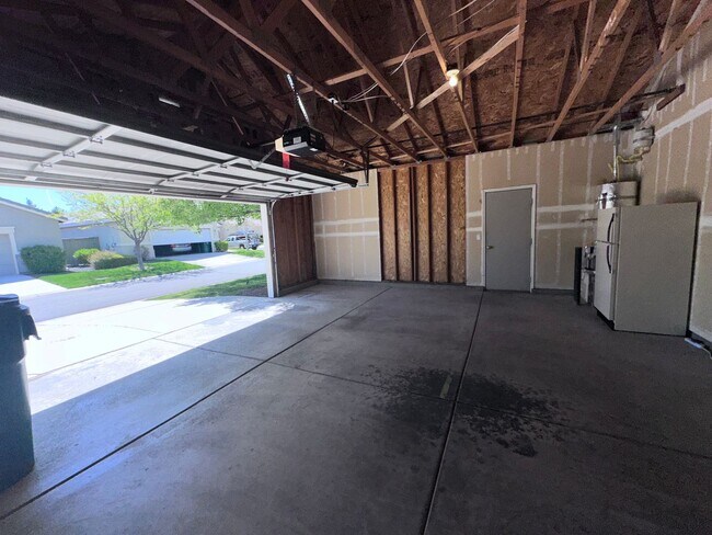 Building Photo - 10427 Chadwell Dr