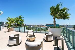 Building Photo - 9901 W Bay Harbor Dr