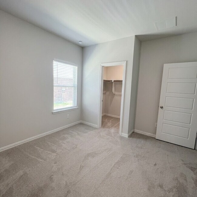 Building Photo - 140 Ashbrook St