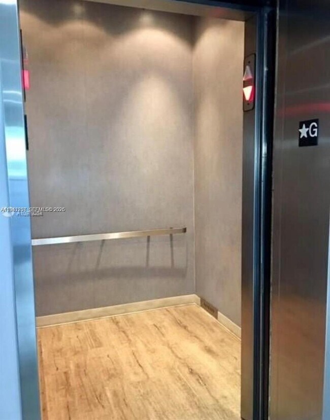 Building Photo - 2740 SW 28th Terrace