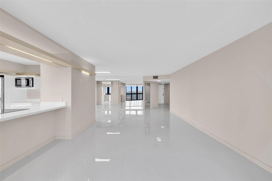 Building Photo - 2333 Brickell Ave