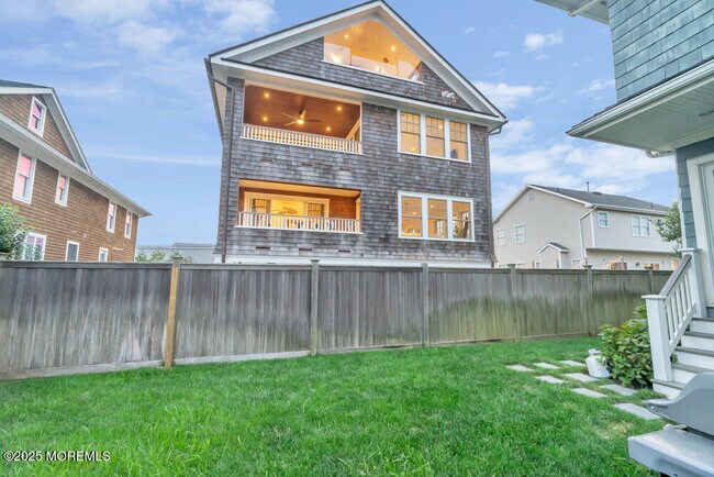 Building Photo - 985 Ocean Ave