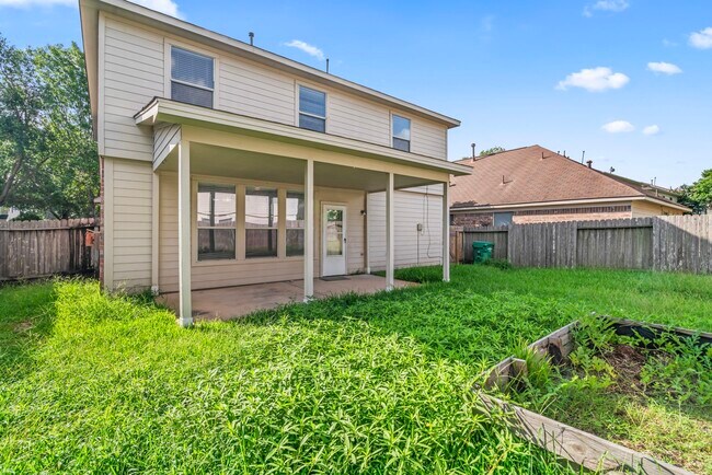 Building Photo - 15327 Hickory Dale St