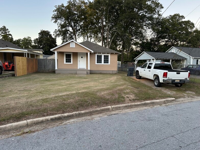 Front View - 1808 16th Pl