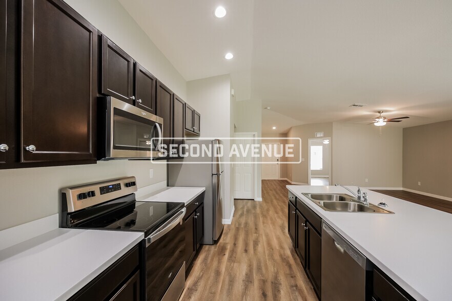 Building Photo - 308 Avanti St