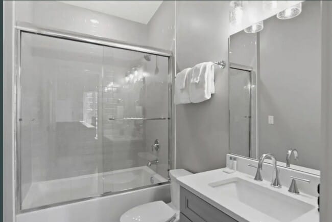 Building Photo - Stunning Furnished Townhouse in South Slope!