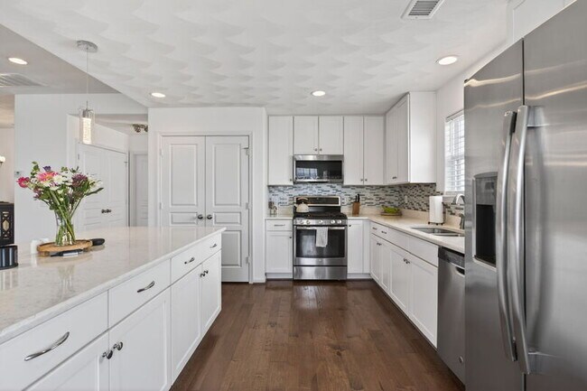 Building Photo - 207 Hearthstone Rch