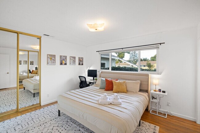 Building Photo - 2380 Aram Ave