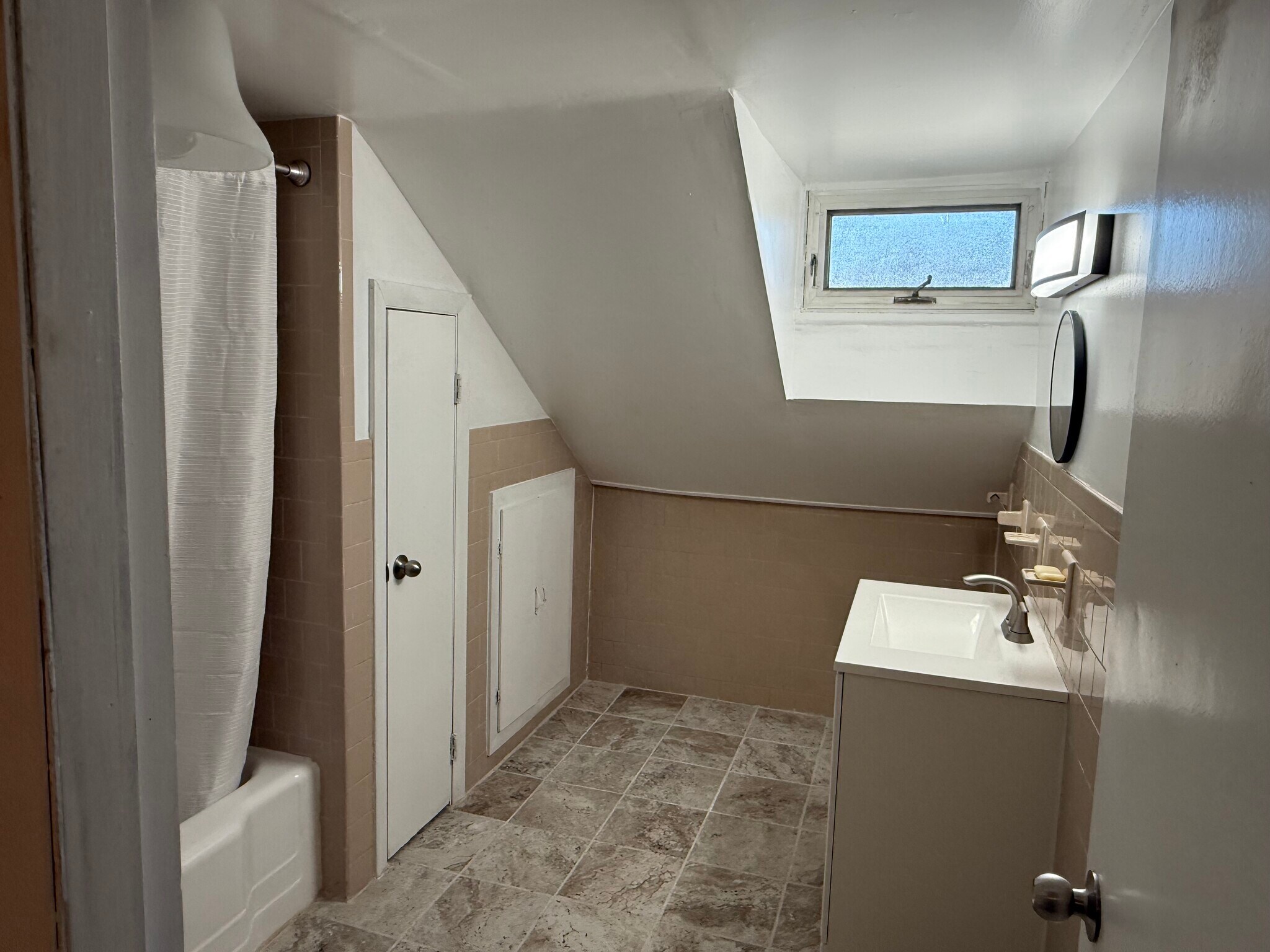 Building Photo - 227 Providence St