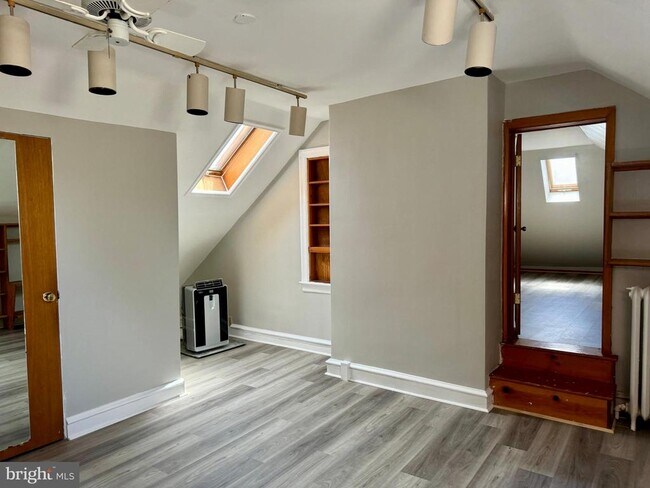 Building Photo - 7848 Montgomery Ave