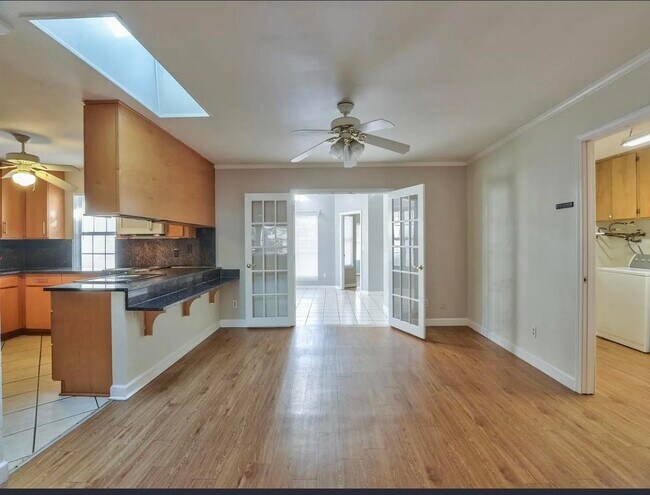 Building Photo - 2093 Greenwood Dr