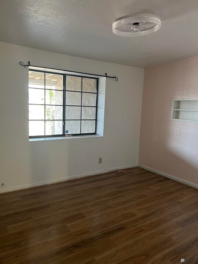 Building Photo - 1294 W 19th St