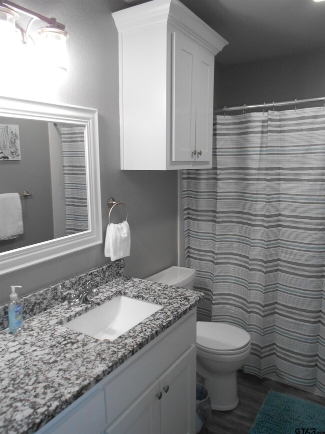 Building Photo - 7108 Gatewood Dr