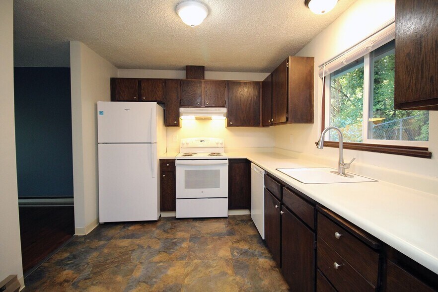 Building Photo - 5704 SW Beaverton Hillsdale Hwy