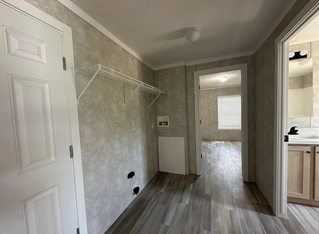 Building Photo - 2510 Sheridan Rd