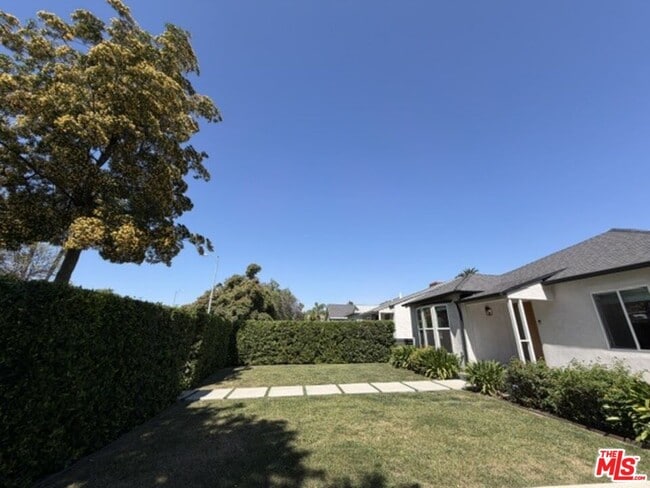 Building Photo - 1768 S Fairfax Ave