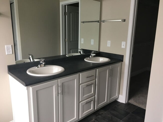 Building Photo - Coming soon  3 Bed 3 Bath Pet Friendly Home in Midway.