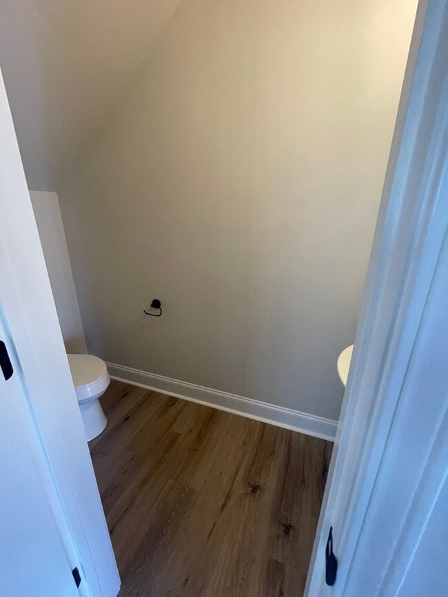 Building Photo - 2 Bedroom 2.5 bath Townhome in  Greenville