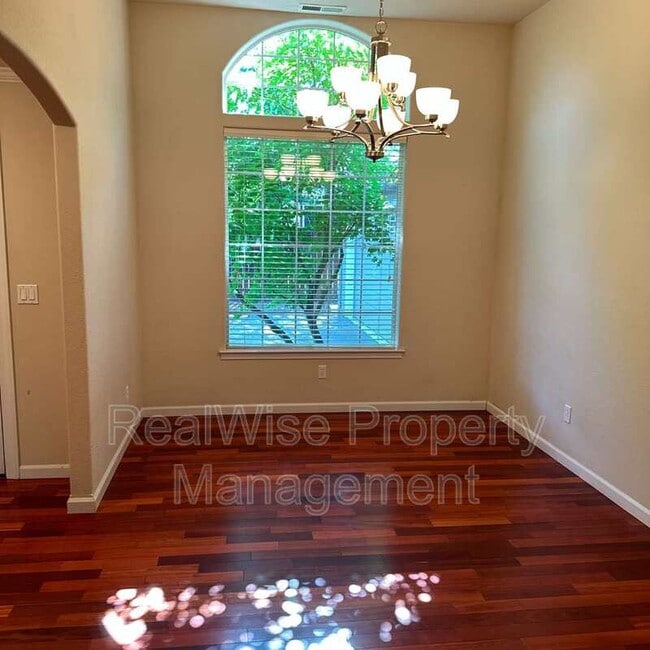 Building Photo - 115 Wagon Wheel Dr