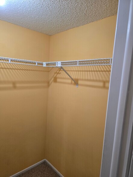 Building Photo - 933 Cypress Grove Dr