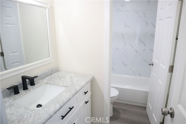 Building Photo - 2 Terrace Cir