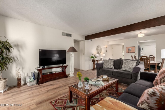 Building Photo - 4254 E La Cienega Dr