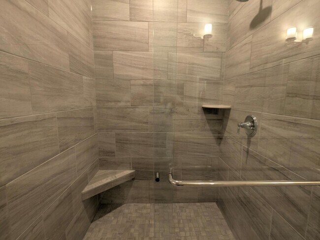 Building Photo - 751 N 6th St