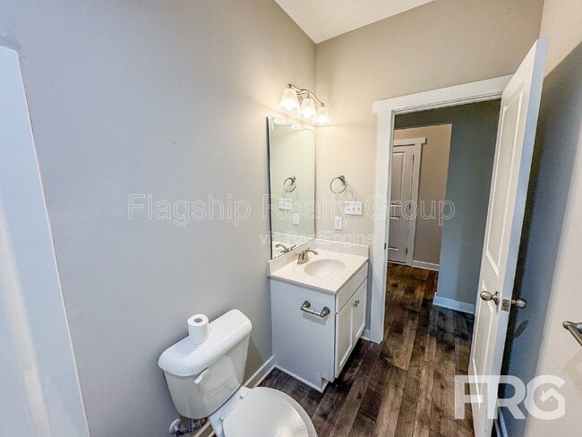 Building Photo - 1400 S Taylor St