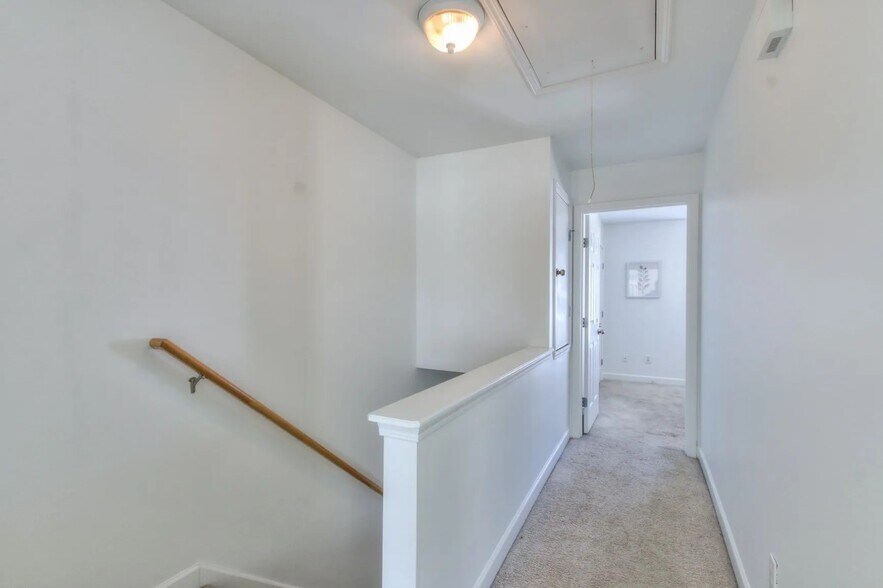 Building Photo - 809 Benton Ave