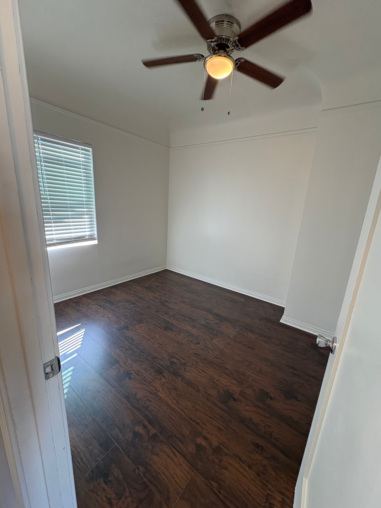 Building Photo - 1042 Saint Louis Ave
