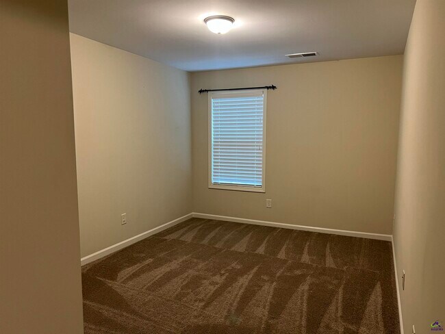 Building Photo - 204 Dog Fennel Ln