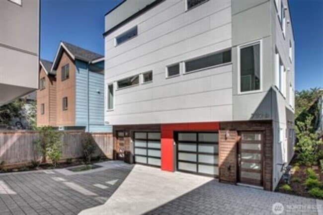 Building Photo - 732 26th Ave S