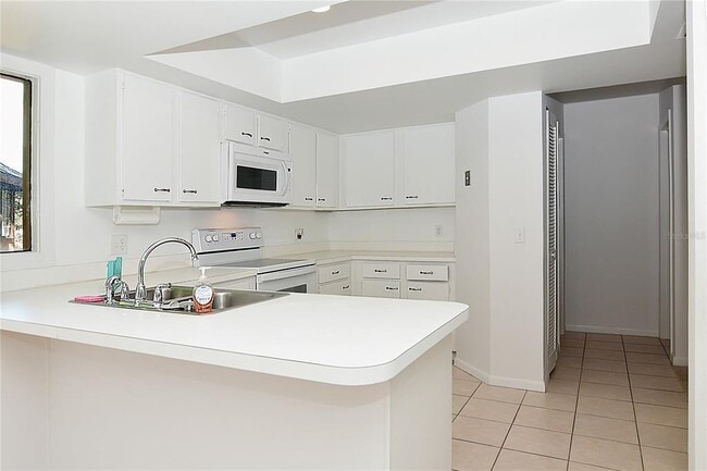 Building Photo - 36 Fairways Cir