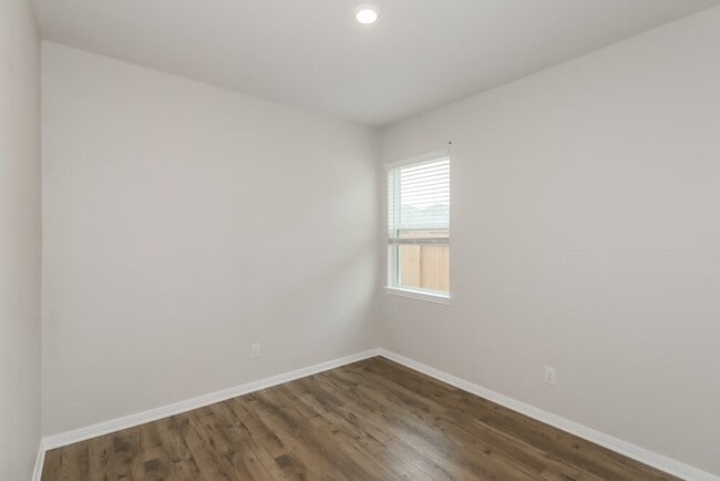Building Photo - 401 San Miguel Crk Dr