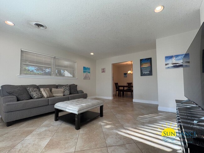 Building Photo - Gorgeous 3 Bedroom Home in Fort Walton Beach!