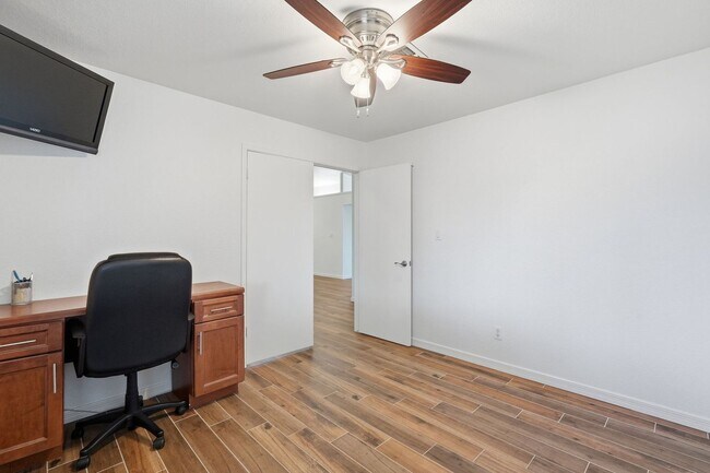 Building Photo - 4 Bed Home in Scottsdale Quarter!!