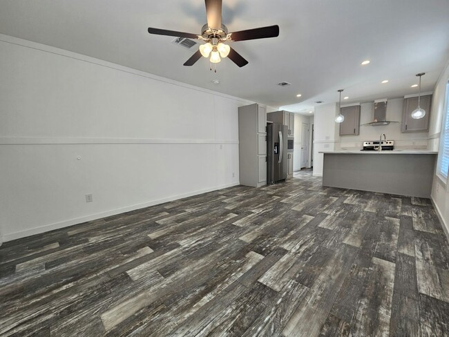 Building Photo - 16831 Oak Leaf Ct