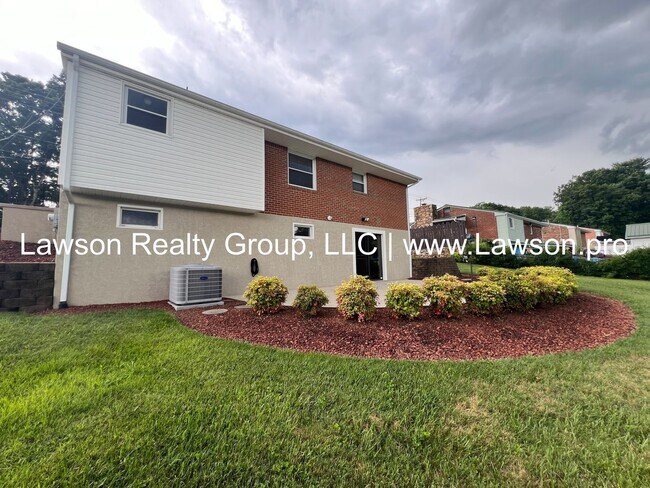 Building Photo - Very Nice Updated Ranch in Salem (Glenvar ...