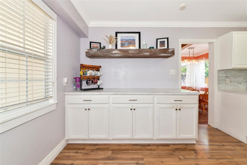 Building Photo - 2004 19th St W