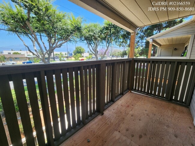 Building Photo - Ontario 2 Bedroom Condo