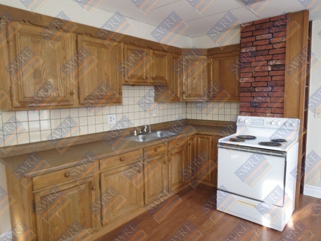 Building Photo - 215 Thomas-