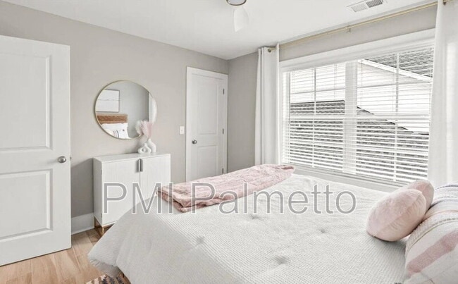 Building Photo - 2322 High Blf Lp