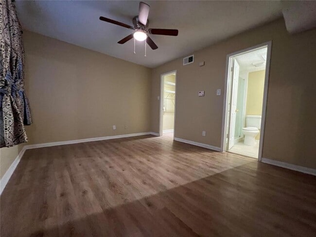 Building Photo - Spacious Ground Floor Unit in Quiet Locati...