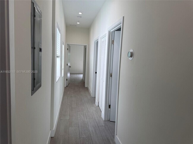 Building Photo - 1786 SW 9th St