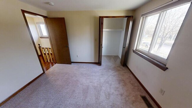 Building Photo - 2872 Elmwood Ave