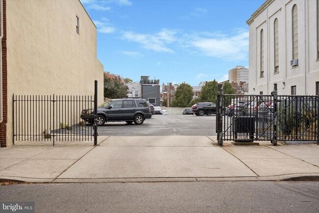 Building Photo - 246 Fitzwater St