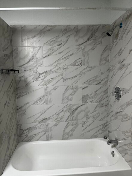 Building Photo - 1914 W Wildwood Dr