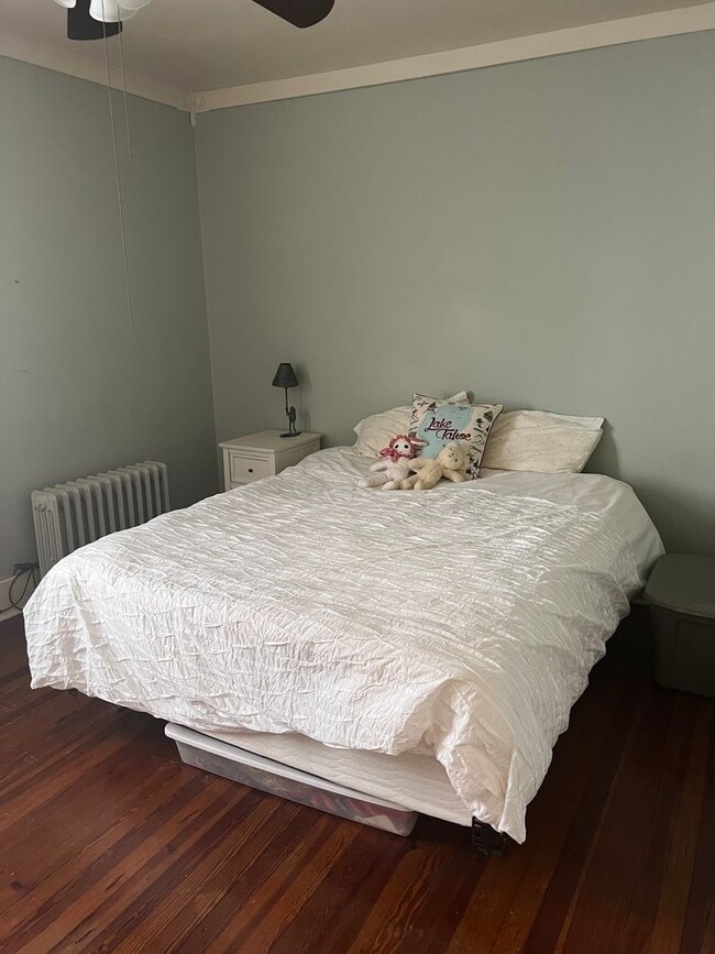 Building Photo - Historic 3 bedroom 1.5 bath home!