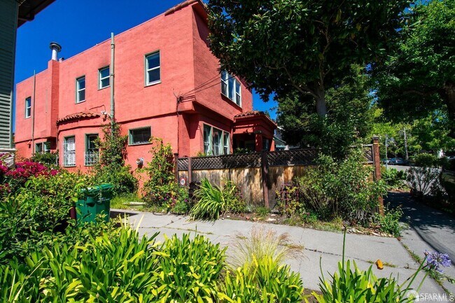 Building Photo - 650 65th St